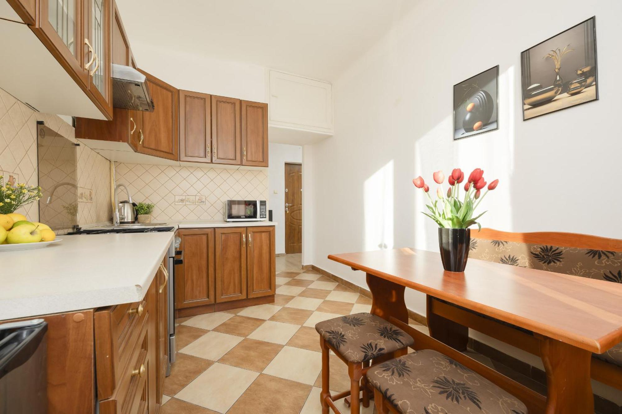 Cozy & Comfortable Grodeckiego By Renters Apartament